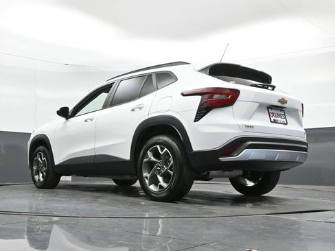 Used 2025 Chevrolet Trax LT FWD image 45