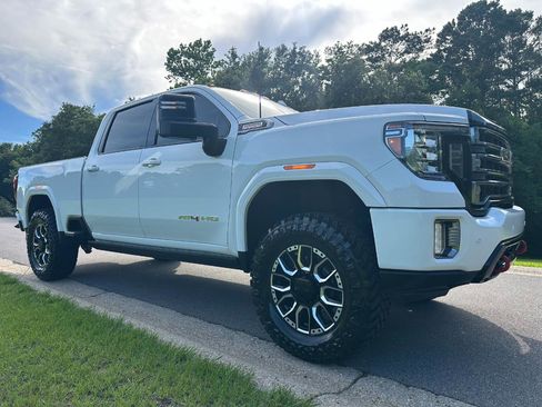 Used 2022 GMC Sierra 2500 AT4 w/ AT4 Preferred Package AWD/4WD image 3