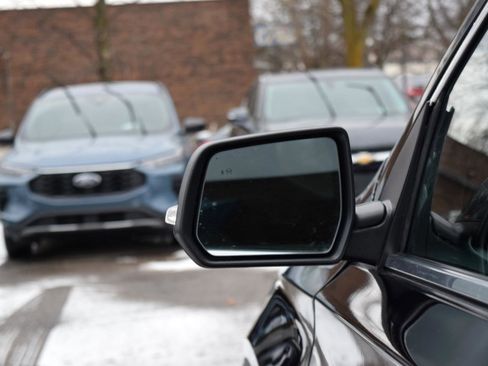 Used 2022 Chevrolet Traverse LT image 13