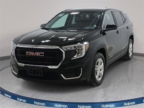 Used 2024 GMC Terrain SLE image 3