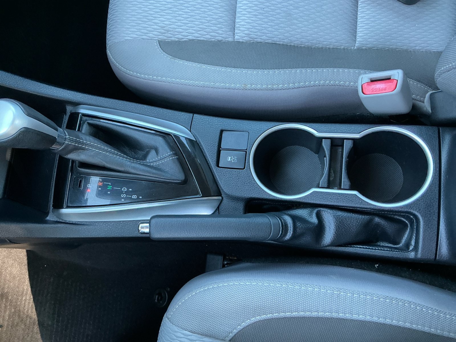 Used 2017 Toyota Corolla LE w/ Carpet Mat Package (TMS) FWD image 15
