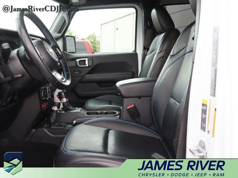 Used 2023 Jeep Wrangler Unlimited Rubicon 4xe w/ Cold Weather Group AWD/4WD image 22