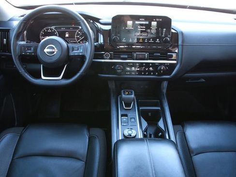 Used 2023 Nissan Pathfinder SL w/ Black Appearance Package image 31