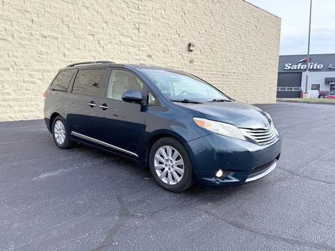 Used 2011 Toyota Sienna Limited image 7