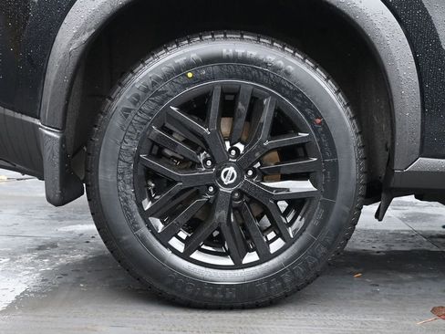 Used 2023 Nissan Rogue S image 14