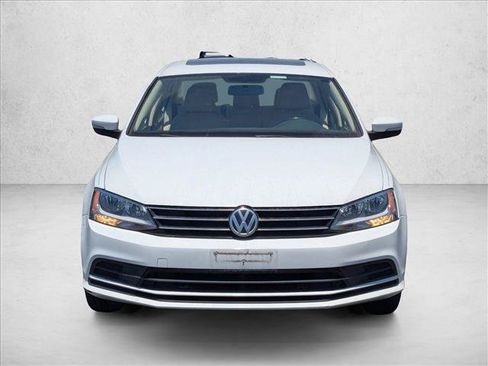 Used 2015 Volkswagen Jetta SE FWD image 2