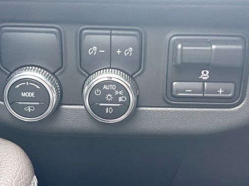 Used 2023 GMC Yukon XL Denali w/ Max Trailering Package image 34