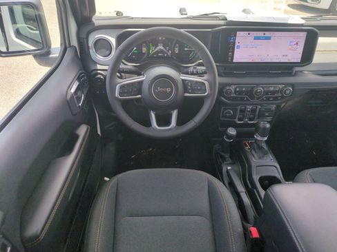 Used 2025 Jeep Wrangler Unlimited Sahara w/ Safety Group AWD/4WD image 17