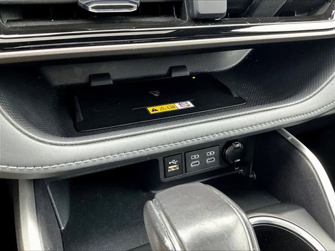 Used 2024 Toyota Highlander XLE image 28