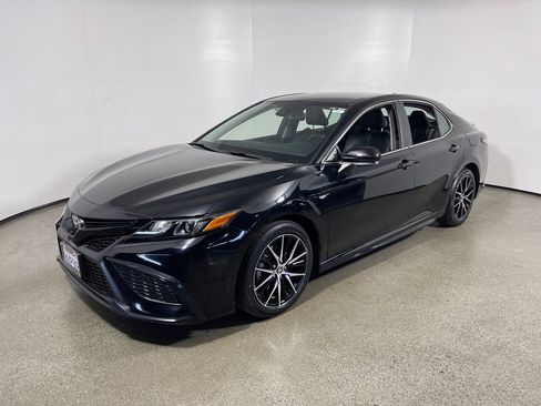 Used 2022 Toyota Camry SE w/ Convenience Package image 7