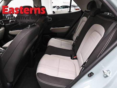 Used 2025 Hyundai Venue SEL FWD image 22