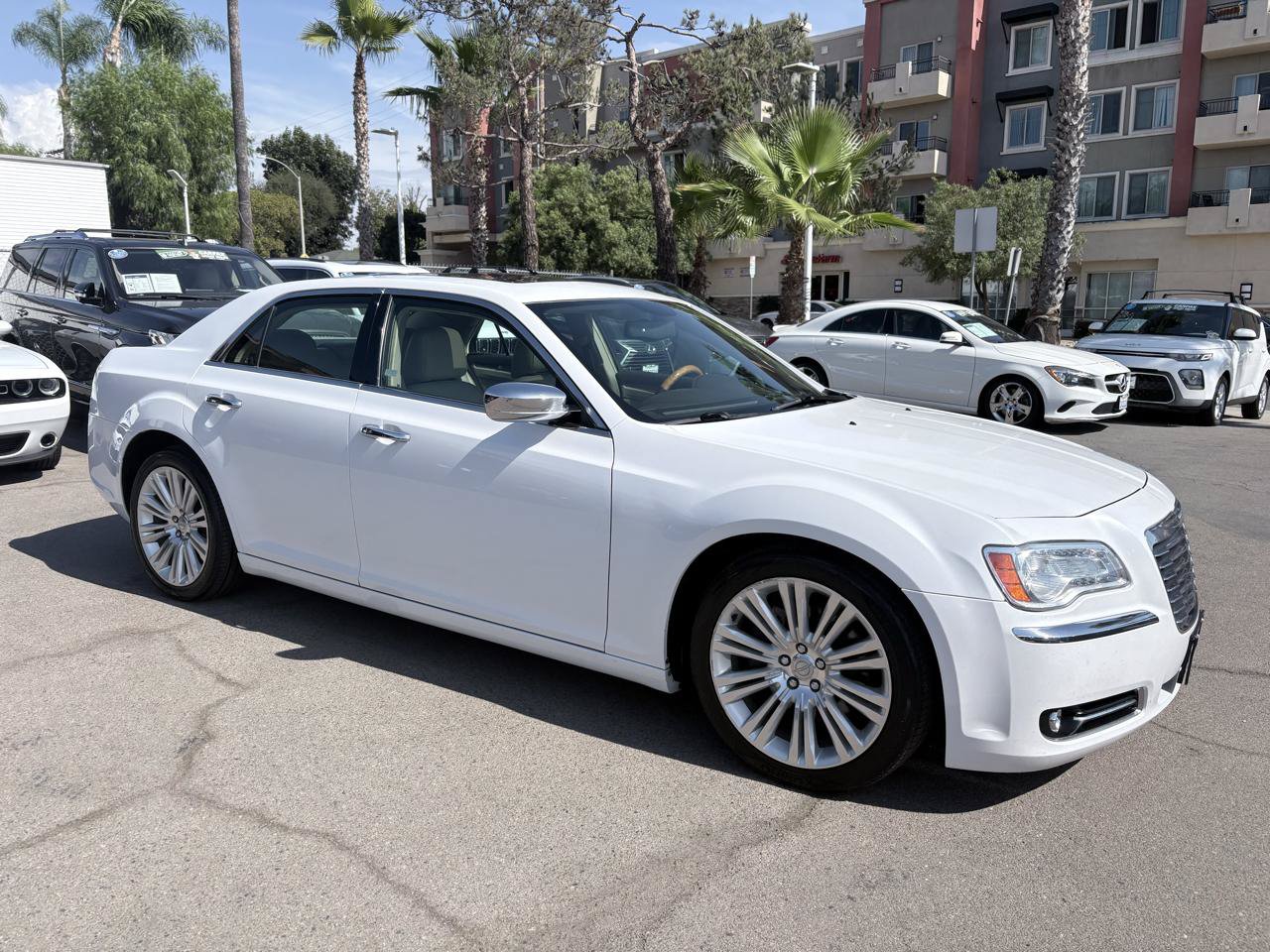Used 2014 Chrysler 300 C w/ Harman/Kardon Audio Group RWD image 2