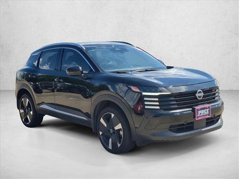 Used 2025 Nissan Kicks SR FWD image 3