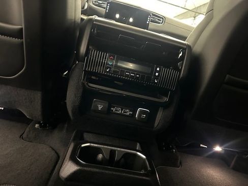 New 2026 Jeep Grand Wagoneer Limited w/ Convenience Group I AWD/4WD image 29