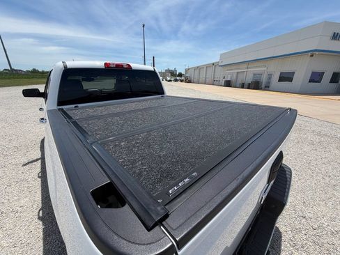 Used 2018 GMC Sierra 1500 SLT w/ SLT Premium Package AWD/4WD image 9