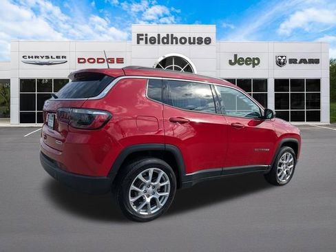Used 2024 Jeep Compass Latitude image 12