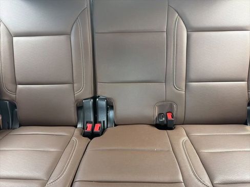 Used 2022 Chevrolet Tahoe High Country RWD image 14
