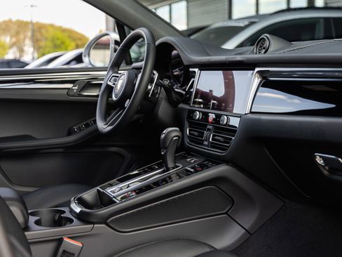 Certified 2026 Porsche Macan AWD/4WD image 47