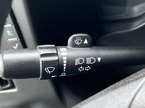 Used 2017 Chevrolet Express 4500 Extended image 24