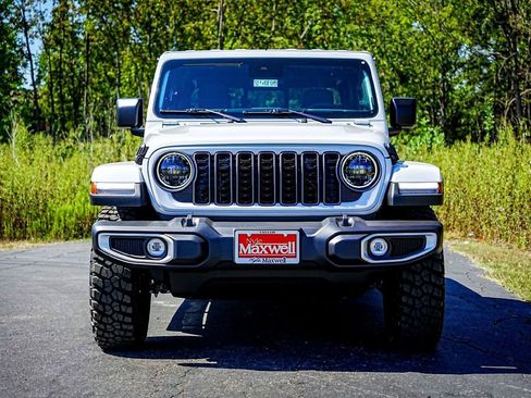 New 2025 Jeep Gladiator Sport image 5