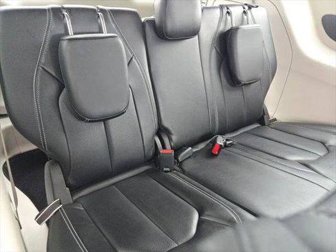 Certified 2024 Chrysler Pacifica Select image 9