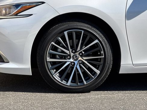 Certified 2025 Lexus ES 350 w/ Premium Package FWD image 29