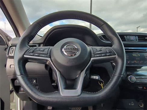 Used 2020 Nissan Rogue SV image 21