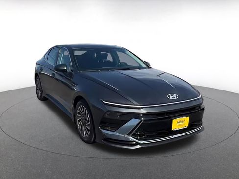 Used 2025 Hyundai Sonata SEL FWD image 3