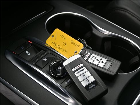 Used 2017 Acura MDX w/Technology/Entertainment Pkg image 5