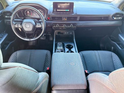 Used 2025 Honda Pilot Sport image 13