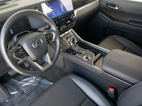 Used 2025 Lexus GX 550 w/ Accessory Package (Z1) AWD/4WD image 16