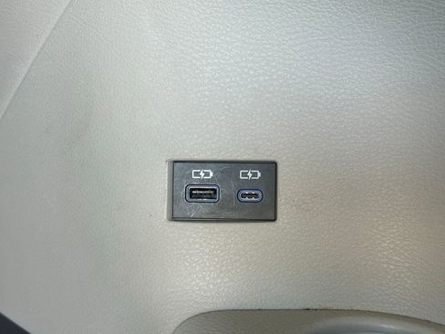 Used 2024 Toyota Sienna XLE FWD image 48