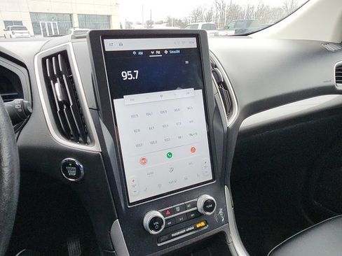 Used 2023 Ford Edge SEL image 9