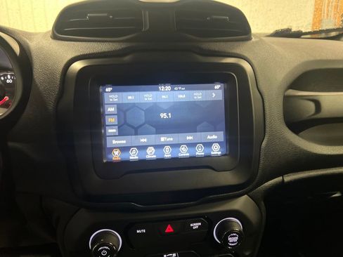Used 2020 Jeep Renegade Latitude w/ Cold Weather Group image 22