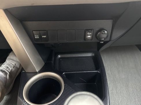Used 2015 Toyota RAV4 LE image 22