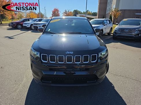 Used 2025 Jeep Compass Sport image 3