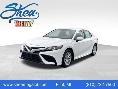 Used 2023 Toyota Camry SE image 1