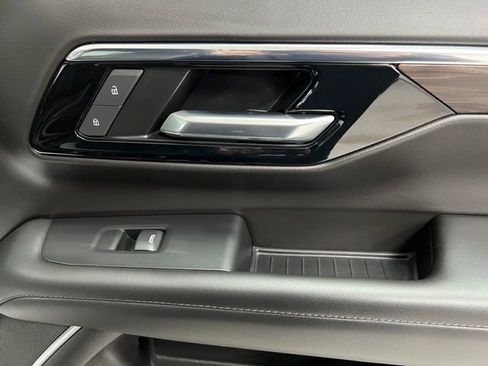 Used 2025 Chevrolet Suburban LT w/ Comfort Package image 55