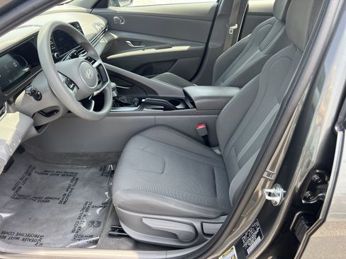 Used 2024 Hyundai Elantra SE FWD image 12