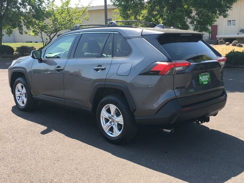 Used 2021 Toyota RAV4 XLE w/ Convenience Package AWD/4WD image 4