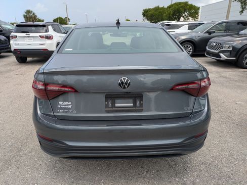 Used 2024 Volkswagen Jetta SE w/ Panoramic Sunroof Package FWD image 6