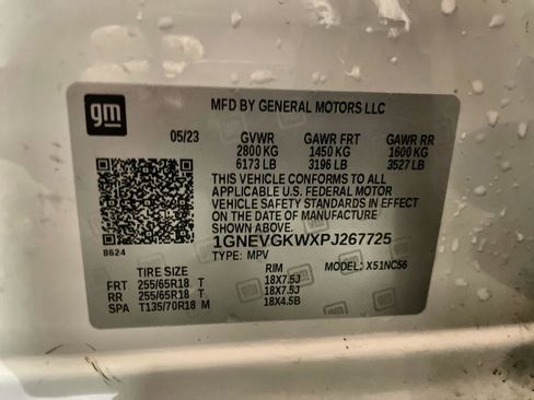 Used 2023 Chevrolet Traverse LT w/ Rear Camera Mirror Package image 32