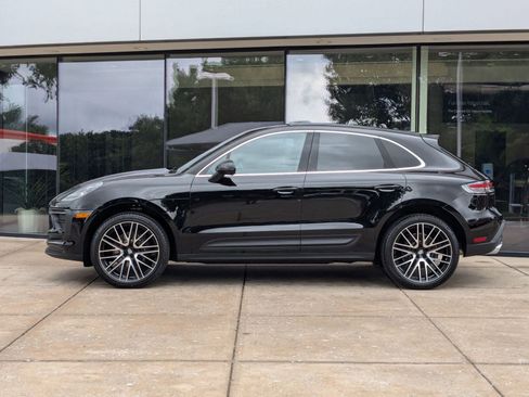 Used 2025 Porsche Macan image 2