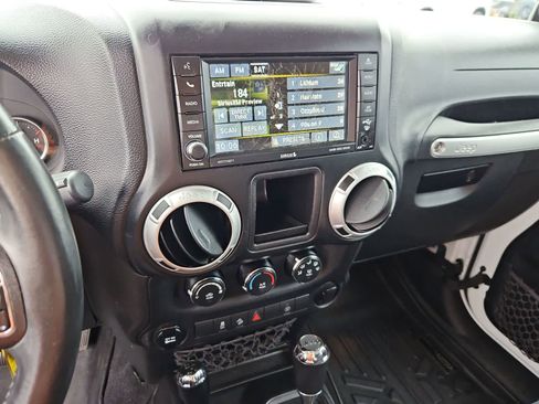 Used 2014 Jeep Wrangler Rubicon w/ Connectivity Group AWD/4WD image 24