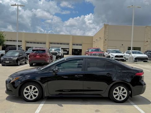 Used 2026 Toyota Corolla LE FWD image 8