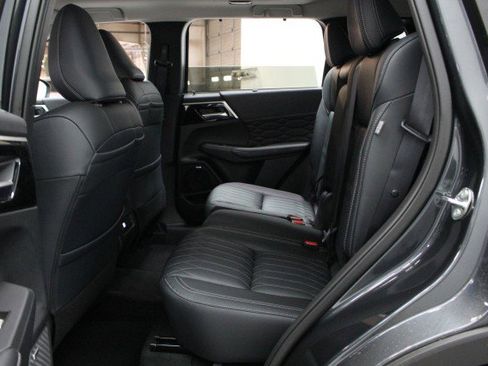 New 2026 Mitsubishi Outlander SEL image 24