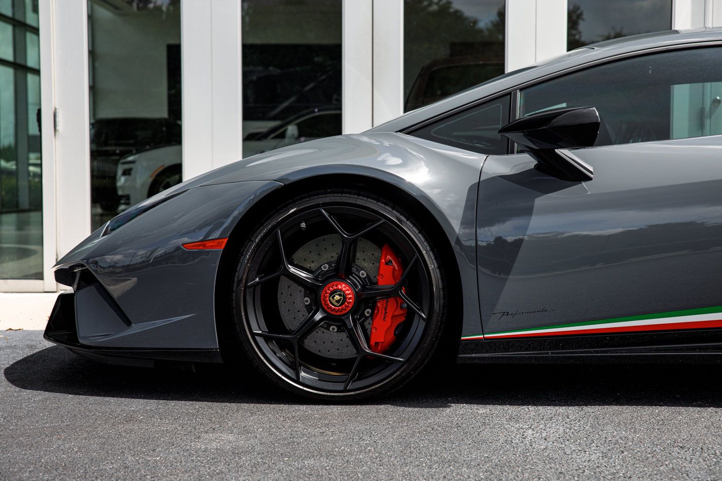 Used 2018 Lamborghini Huracan Performante AWD/4WD image 7