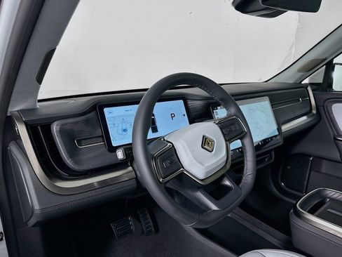 Used 2025 Rivian R1T Adventure image 9