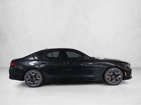 Used 2026 BMW 530i xDrive w/ M Sport Package AWD/4WD image 4