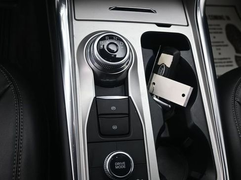 Used 2022 Ford Explorer XLT w/ Equipment Group 202A image 9